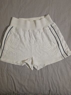 White Embroidered Women’s Casual Shorts